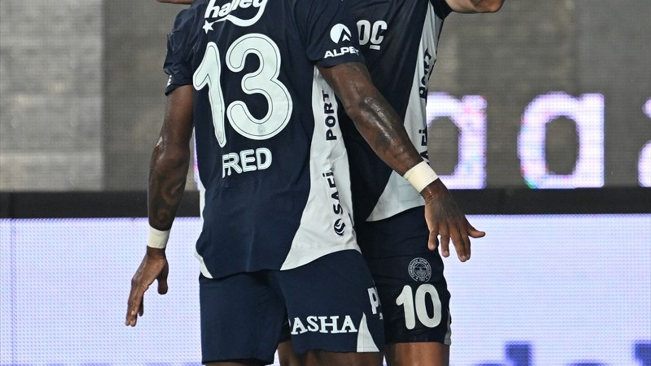 Fenerbahçe, Antalyaspor'u 2-0 Mağlup Etti