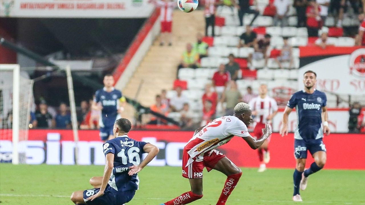 Fenerbahçe, Antalyaspor'un İç Sahadaki Yenilmezliğini Sonlandırdı