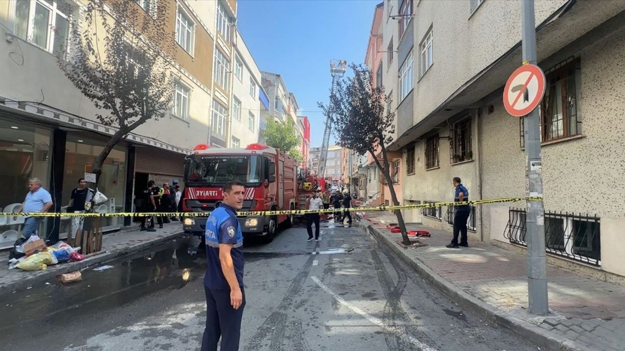 Gaziosmanpaşa'daki Apartman Yangını Kontrol Altına Alındı