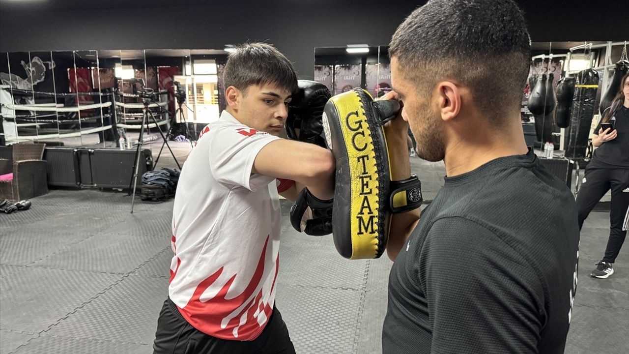 Genç Muay Thai Şampiyonu Umut Özkan'ın Dünya Hedefi