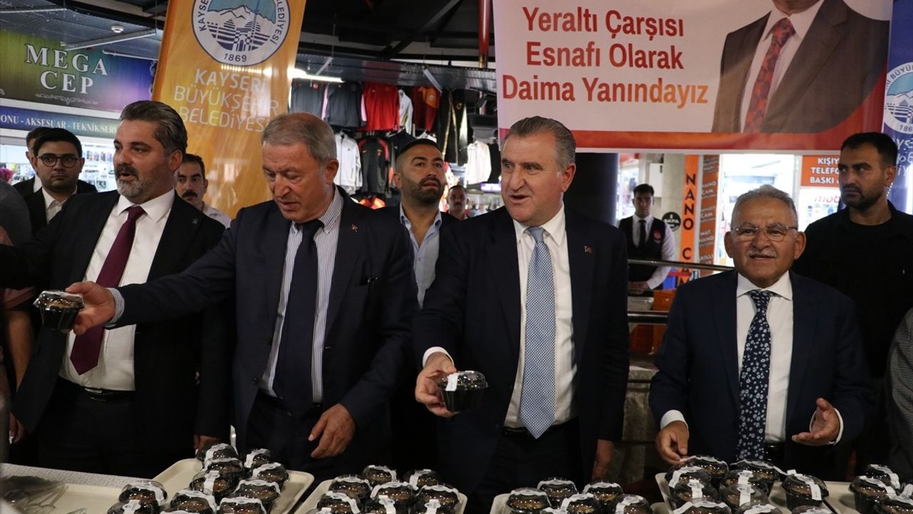 Gençlik ve Spor Bakanı Bak'tan Kayseri'de Gençlere ve Ailelere Çağrı