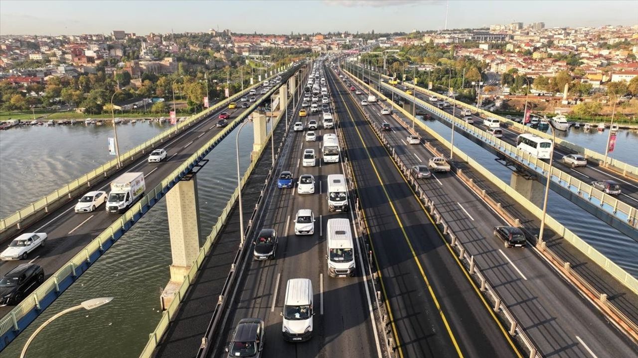 İstanbul'da Eğitim Yılı Başlarken Trafik Yoğunluğu