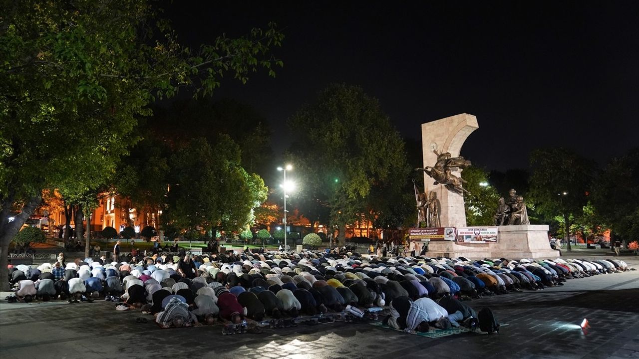 İstanbul'da Filistin için Dua Etme Programı Düzenlendi