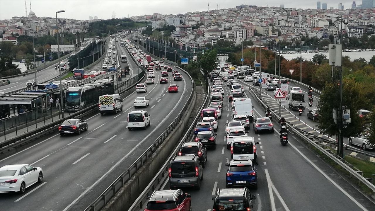 İstanbul'da Haftanın İlk İş Günü Trafik Yoğunluğu