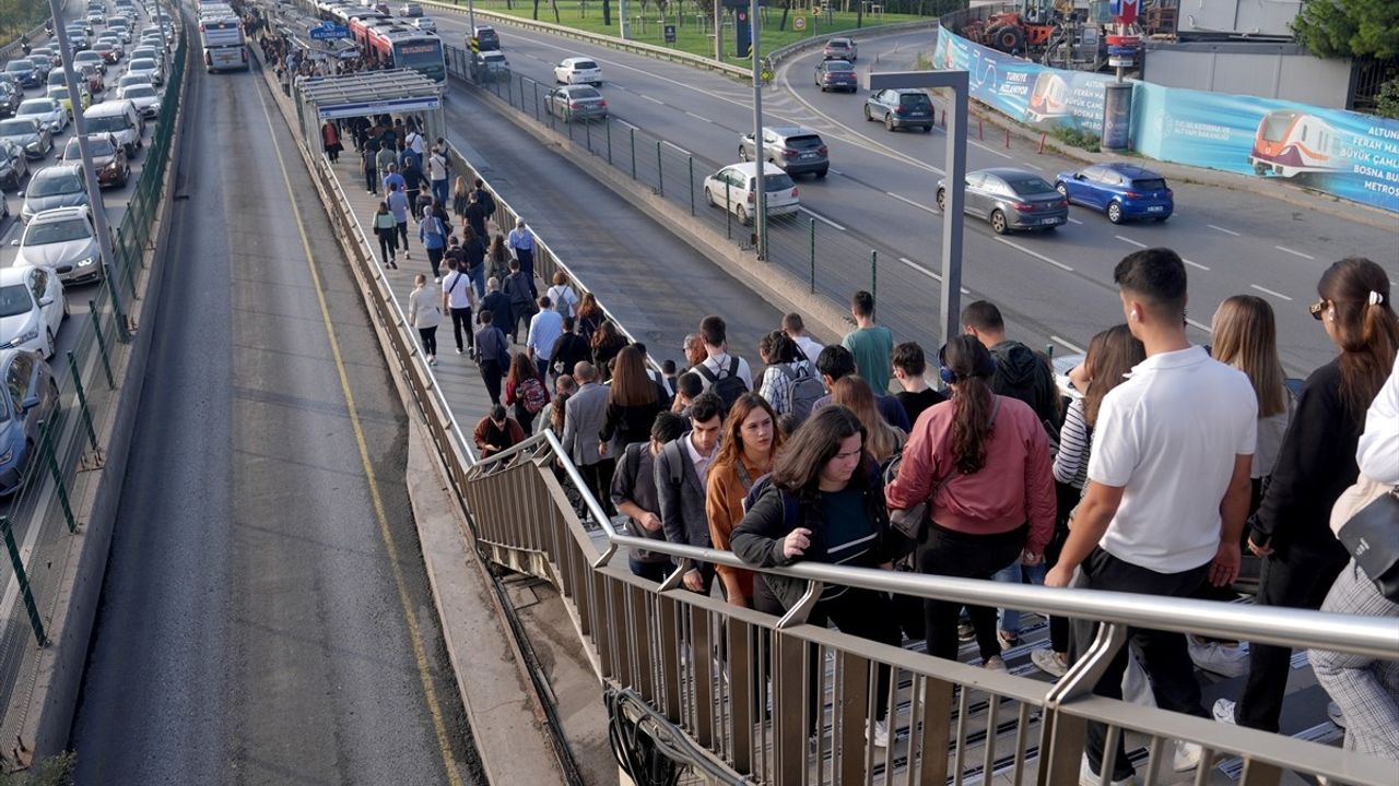 İstanbul'da Sabaha Yoğun Trafik