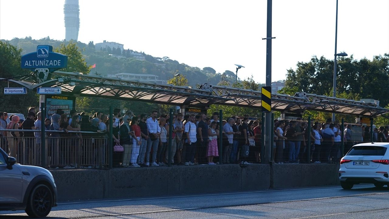 İstanbul Trafiği: Yoğunluk %63'e Ulaştı