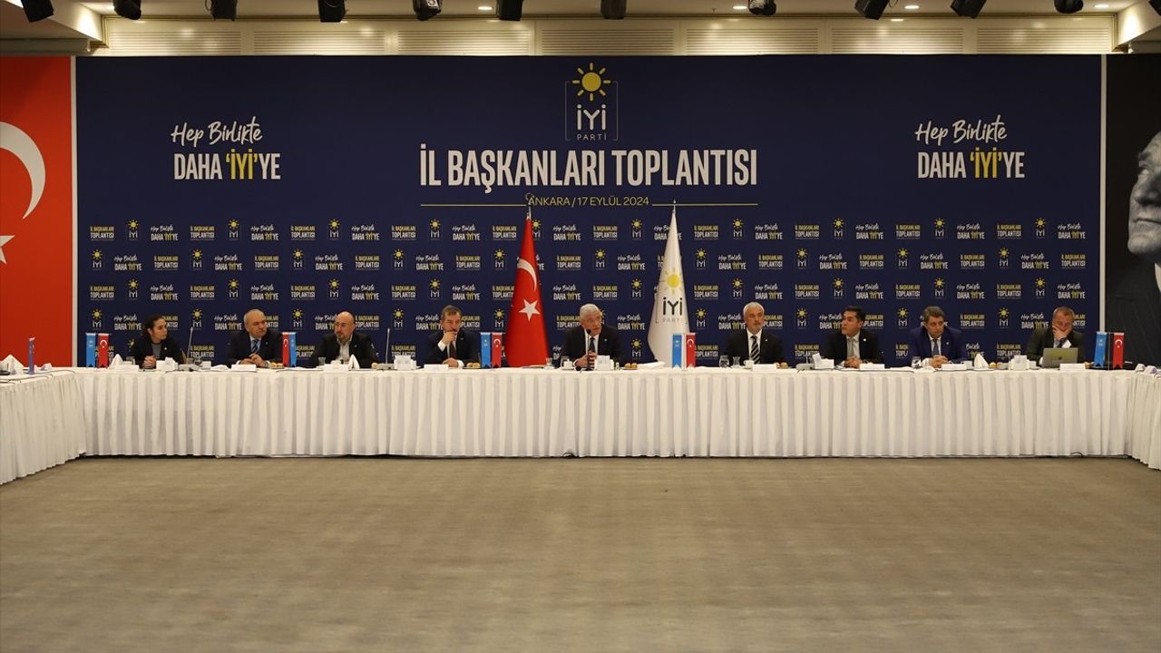 İYİ Parti Genel Başkanı Dervişoğlu İl Başkanlarıyla Toplantı Düzenledi