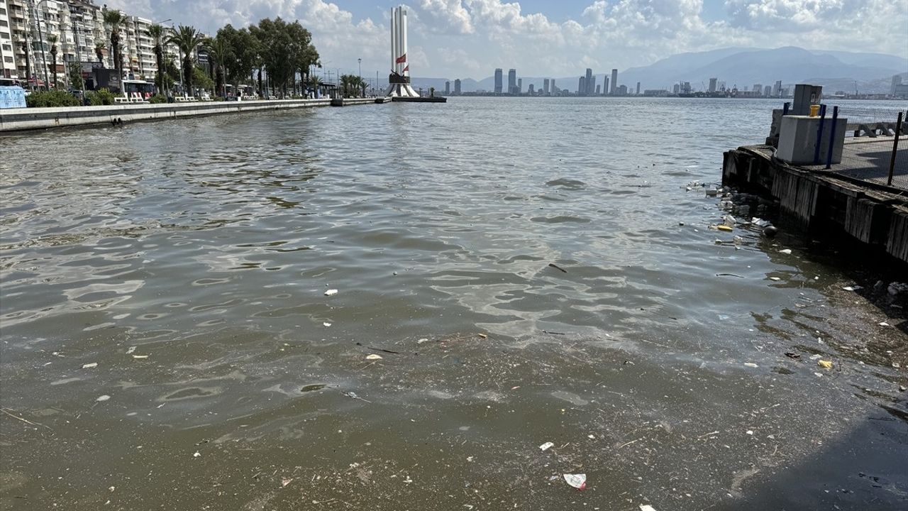 İzmir Körfezi'nde Atık Kirliliği Sorunu Yeniden Gündemde