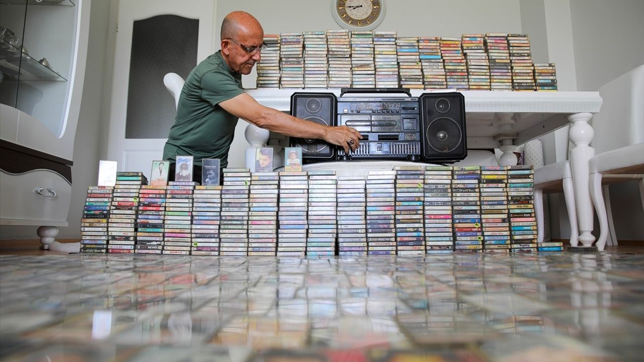 İzzet Batmaz'ın 54 Yıllık Kaset Koleksiyonu: Müzik Tutkusu ve Aile Mirası