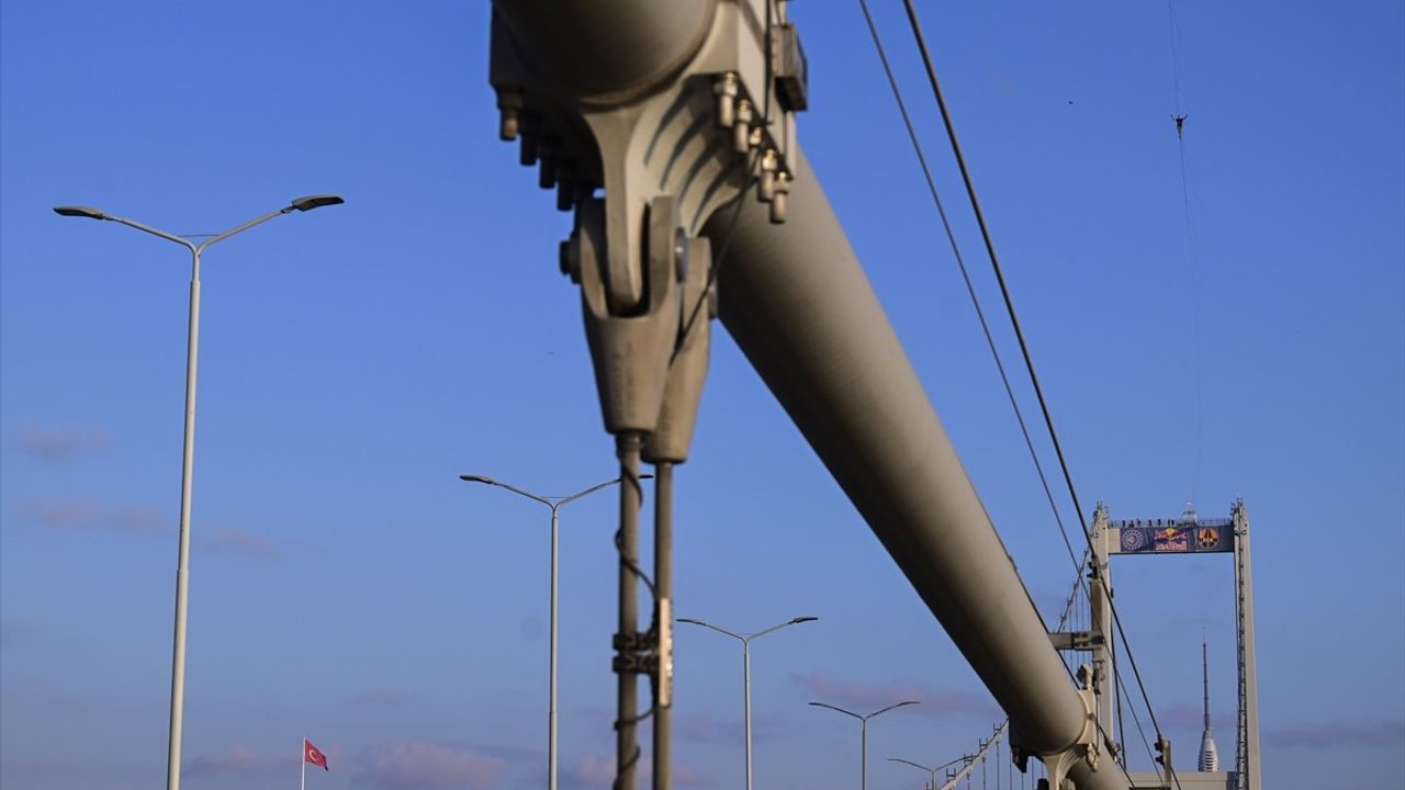 Jaan Roose, İstanbul'da Asya'dan Avrupa'ya İp Üstünde Geçti