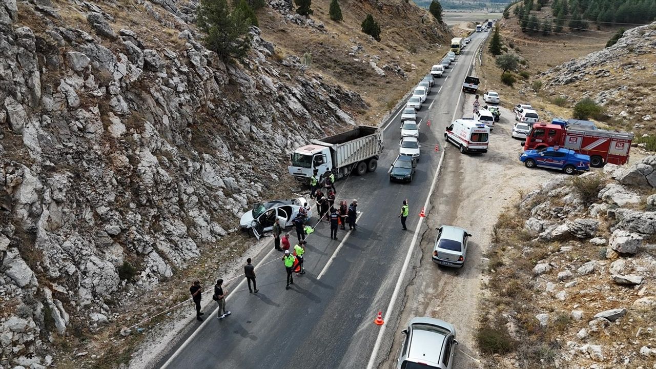 Kahramanmaraş'ta Trafik Kazası: İki Ölü