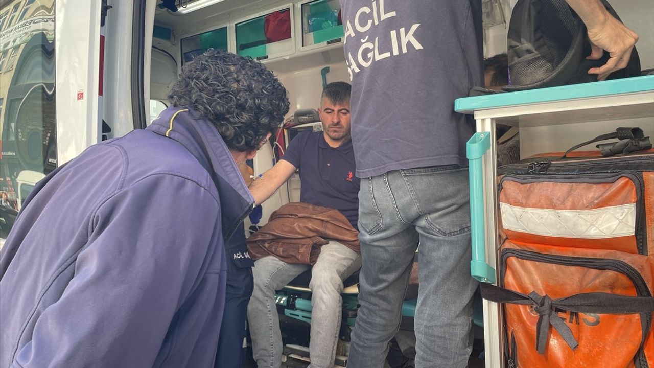 Kars'ta 7 Katlı Otelde Yangın Mücadelesi