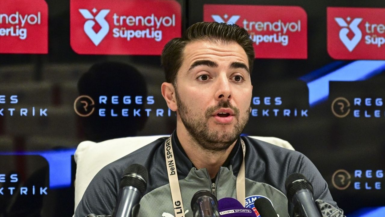 Kasımpaşa'nın Yardımcı Antrenörü Barış Kanbak Fenerbahçe Maçını Değerlendirdi