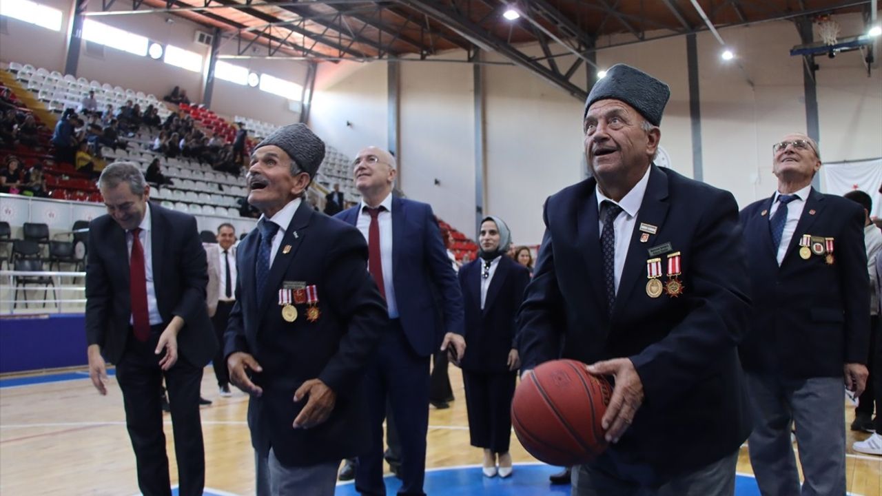Kırklareli'nde Gaziler Gençlerle Spor Etkinliği Düzenledi
