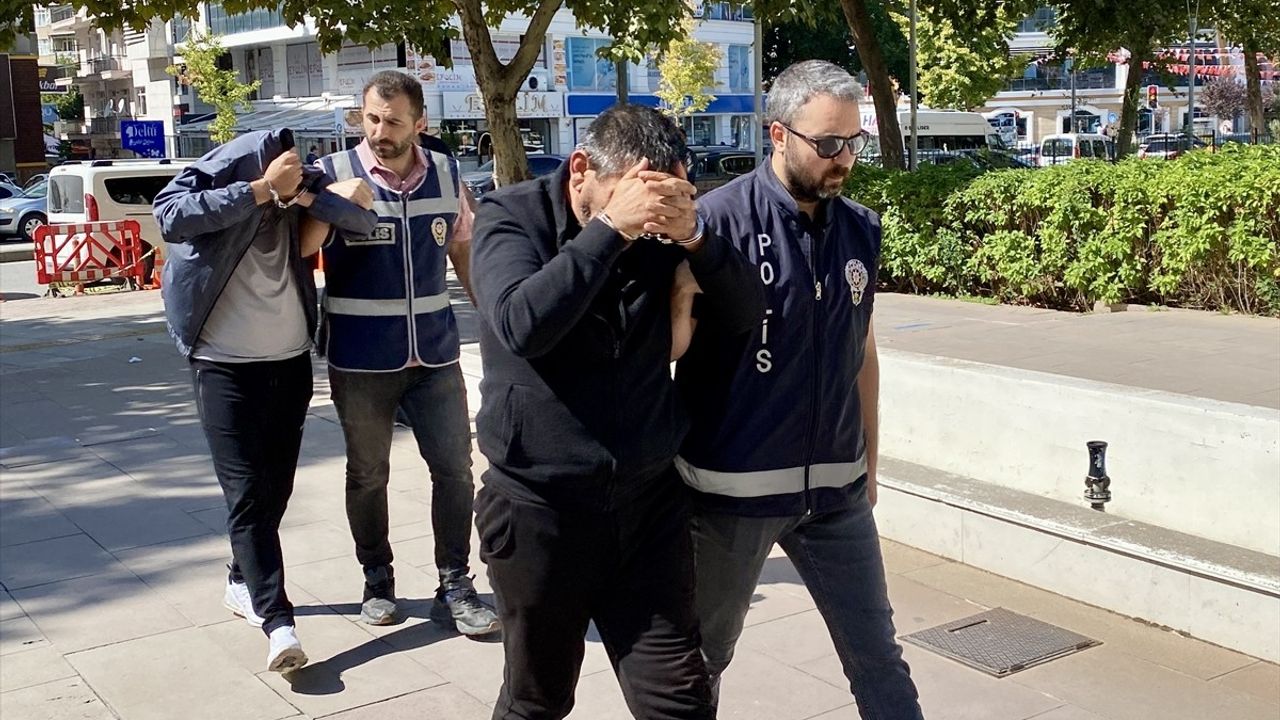 Kırşehir'de Düzensiz Göçmen Operasyonu: 15 Göçmen Yakalandı, 3 Kaçakçı Tutuklandı