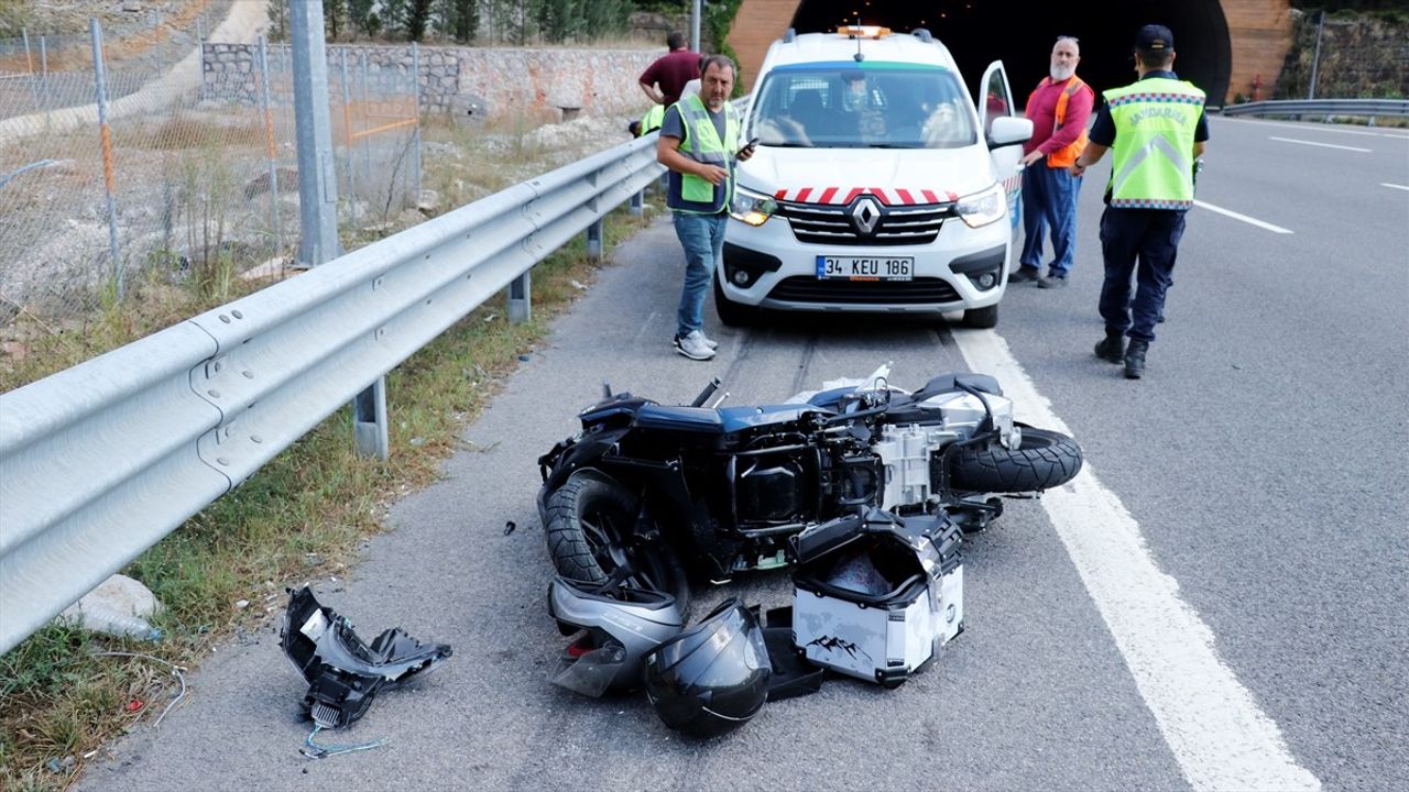 Kocaeli'de Motosiklet Kazası: Bir Ölü, Bir Yaralı