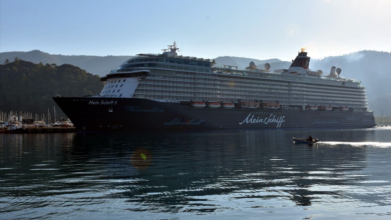 Kruvaziyer Turizmi: Mein Schiff 5 Marmaris'te