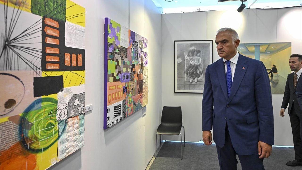 Kültür Bakanı Ersoy, Ankara Kültür Yolu Festivali'ni Ziyaret Etti