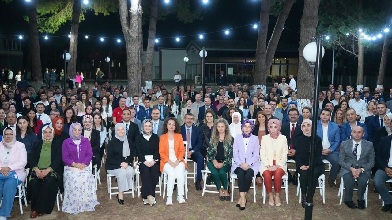 Milli Eğitim Bakanı Tekin Sakarya'da Eğitimcilerle Buluştu