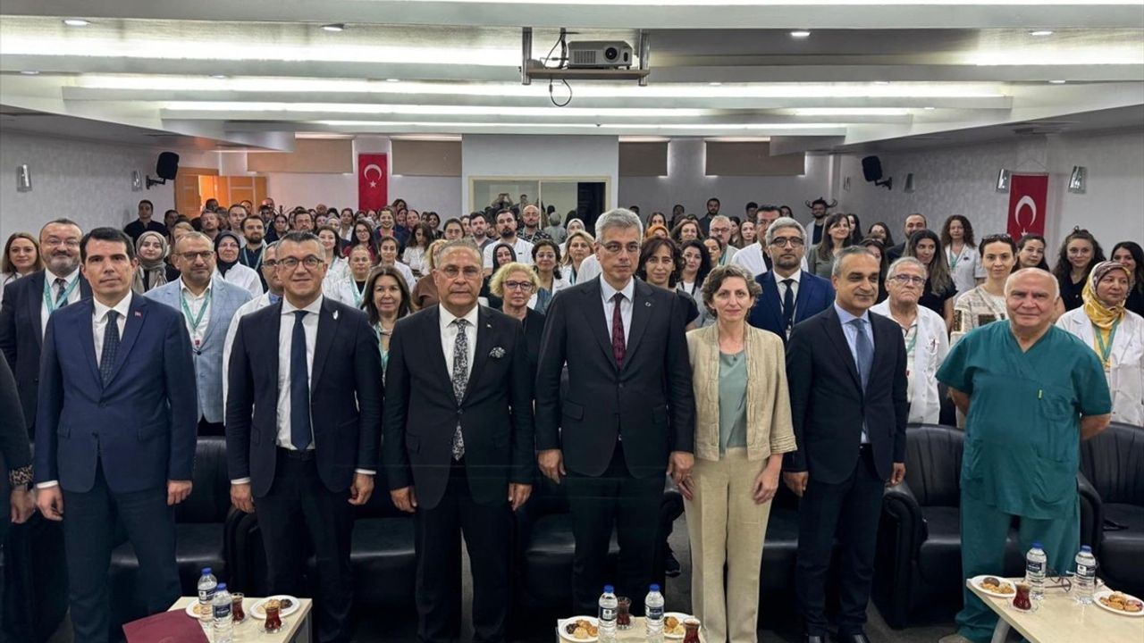 Sağlık Bakanı Kemal Memişoğlu'ndan Dr. Abdurrahman Yurtaslan Ankara Onkoloji Hastanesi'ne Ziyaret