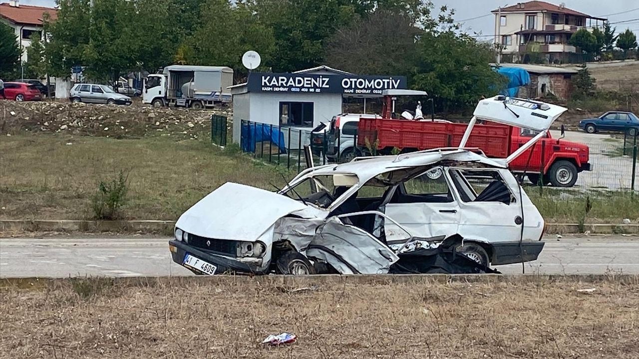 Sakarya'da Feci Trafik Kazası: Bir Ölü, Bir Yaralı