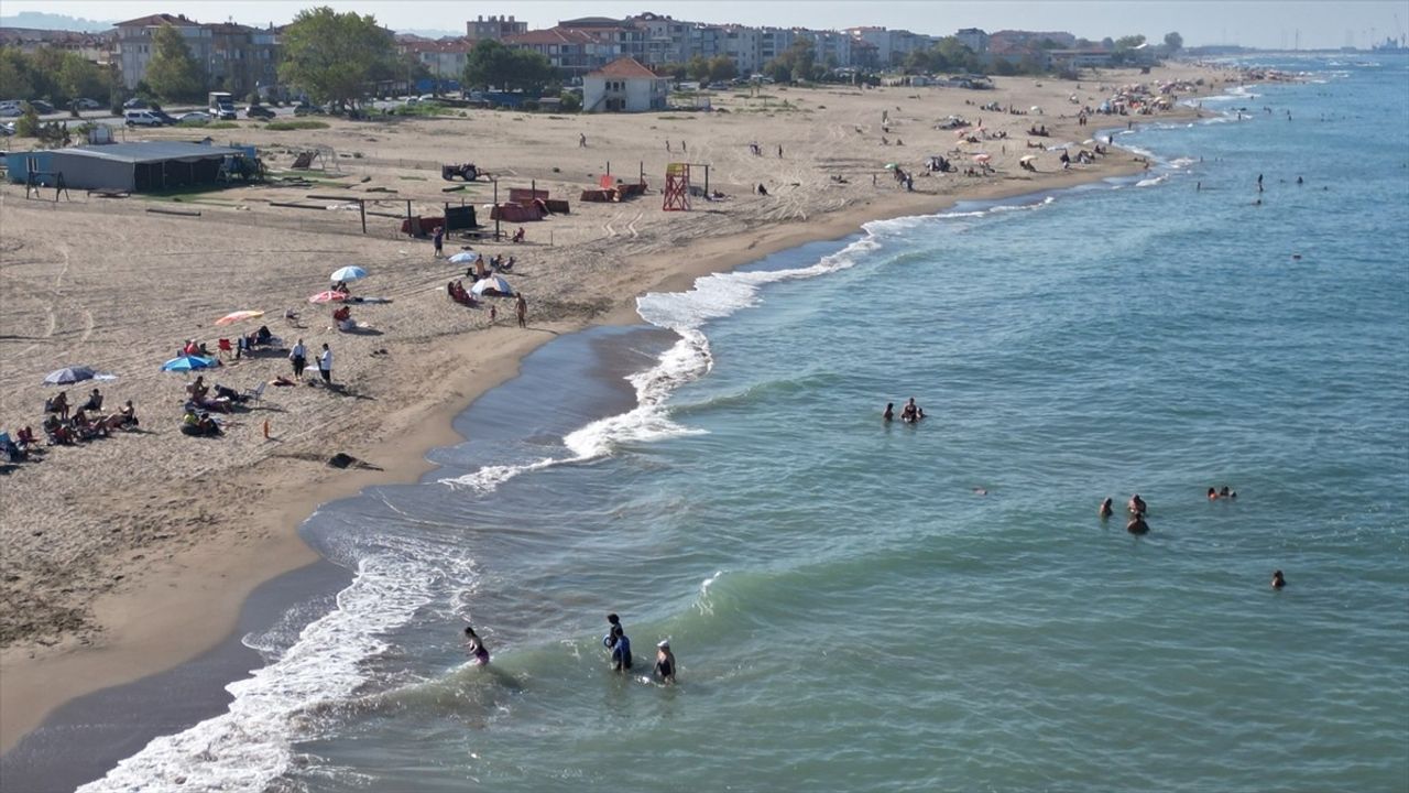 Sakarya'da Sıcak Hava ve Denizde Eğlence