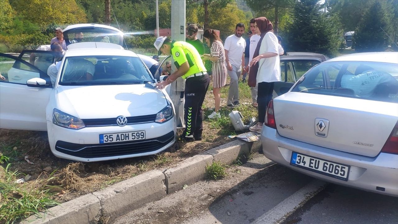 Samsun'da Trafik Kazasında 3 Hemşire Yaralandı