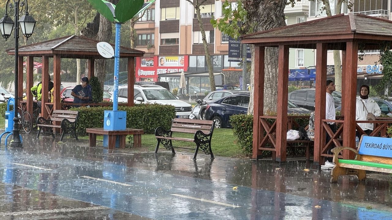 Tekirdağ’da Sağanak Yağışlar Hayatı Olumsuz Etkiliyor