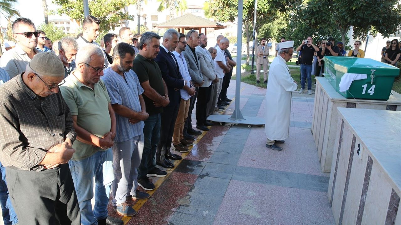 Tomris Giritlioğlu'nun Cenazesi Hatay'da Toprağa Verildi