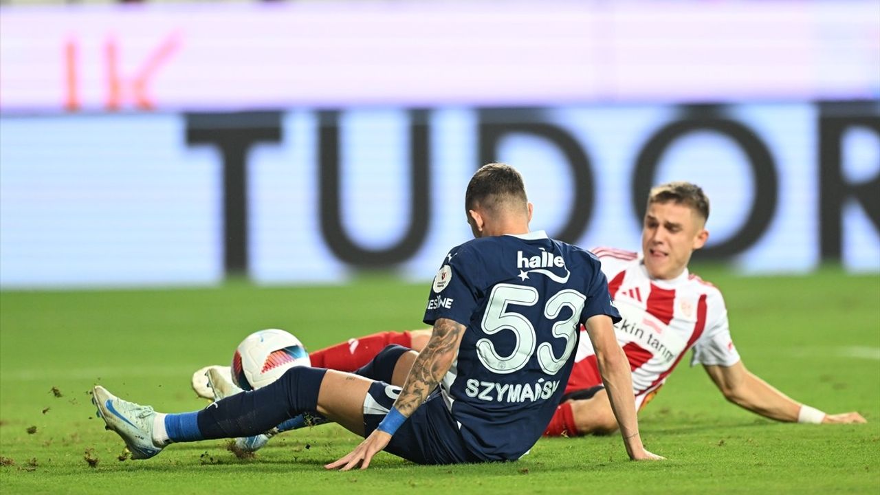 Trendyol Süper Lig'de Antalyaspor ve Fenerbahçe İlk Yarısında Golsüz Beraberlik