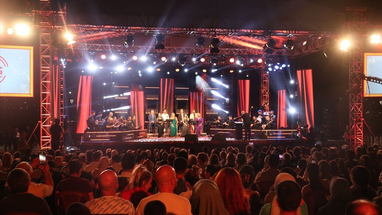 TRT Sanatçıları Kayseri'de Unutulmaz Bir Konser Verdik