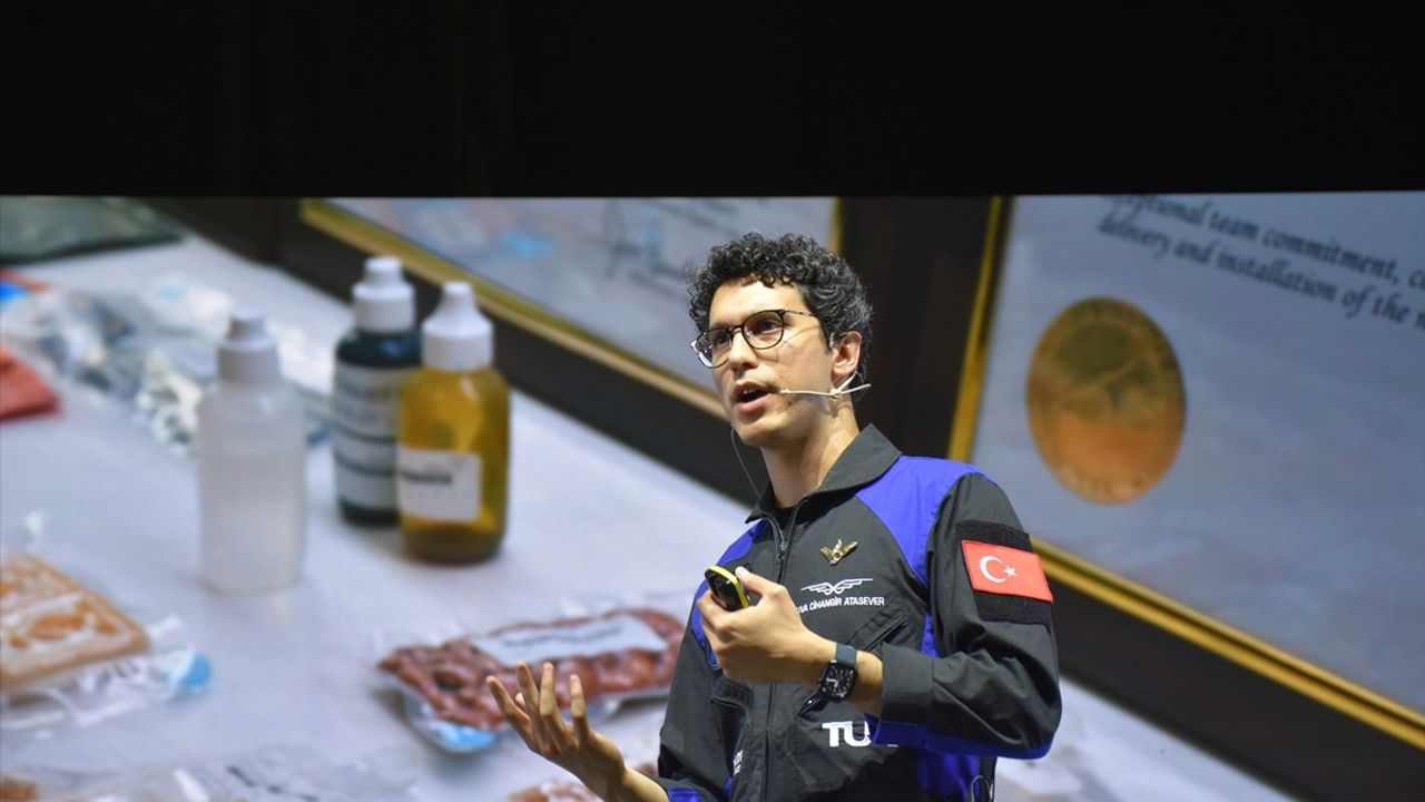Türkiye'nin İkinci Astronotu TEKNOFEST'te Gençlerle Buluştu