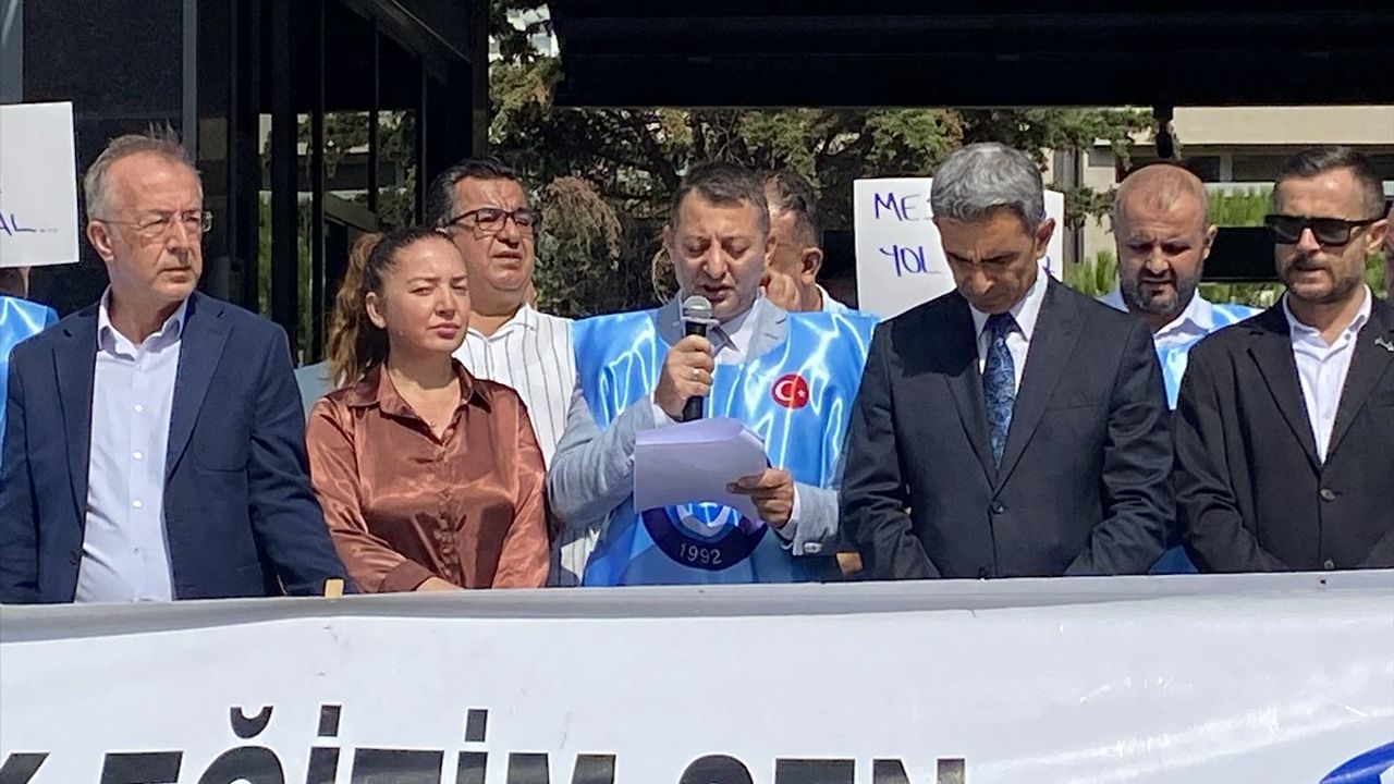 Üniversitelerde Personel Servisinin Kaldırılmasına Tepki