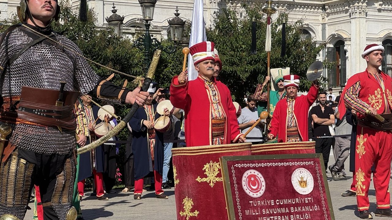 Yıldız Sarayı'nda Mehteran Gösterisi Büyük İlgi Topladı