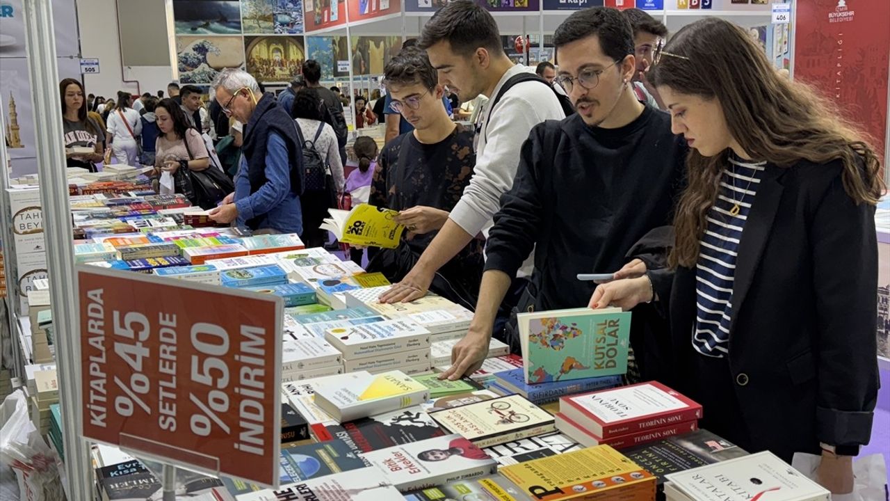 4. İzmir Kitap Fuarı Sinema ve Edebiyat Temasıyla Başladı