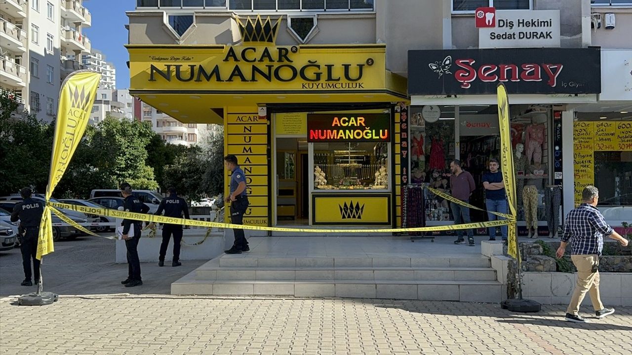 Adana'da Kuyumcu Soygunu: 2 Zanlı Kaçtı