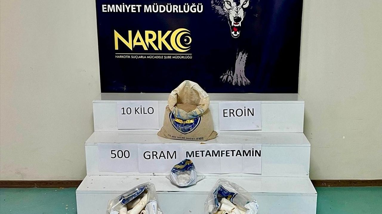 Adana'da Uyuşturucu Operasyonu: 10 Kilogram Eroin ve 500 Gram Sentetik Uyuşturucu Ele Geçirildi