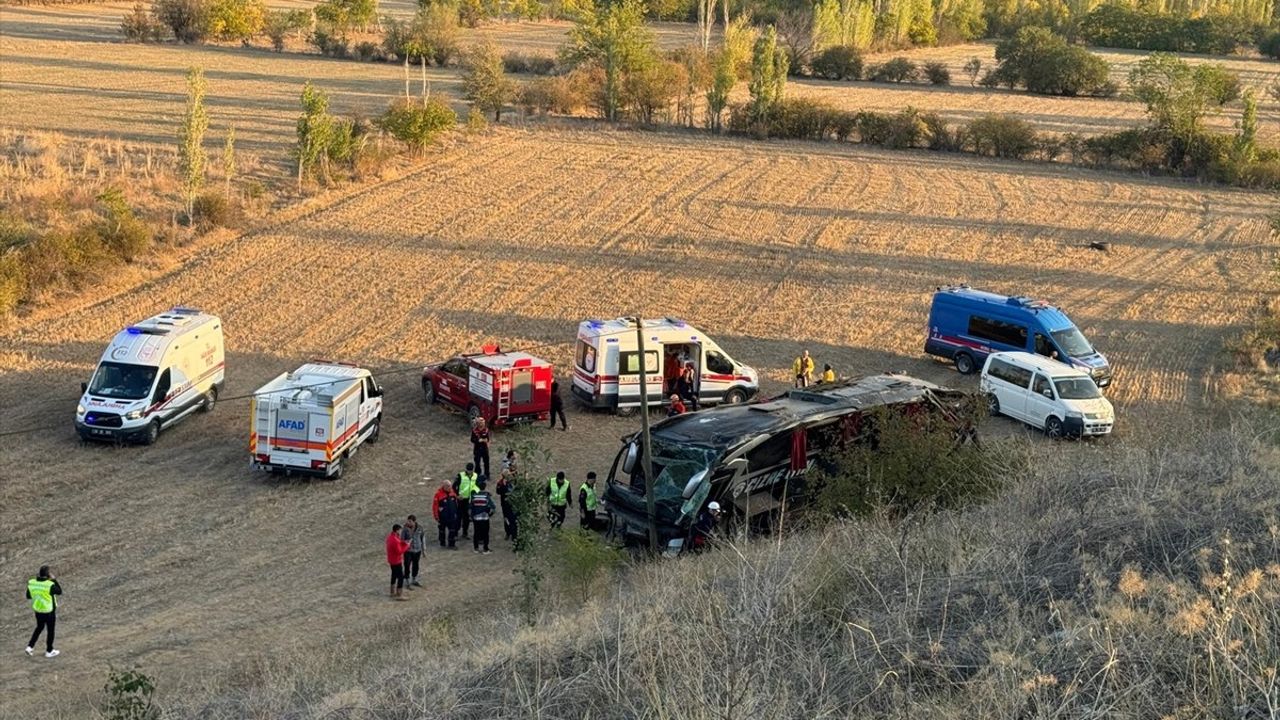 Afyonkarahisar'da Otobüs Kazası: 21 Yaralı