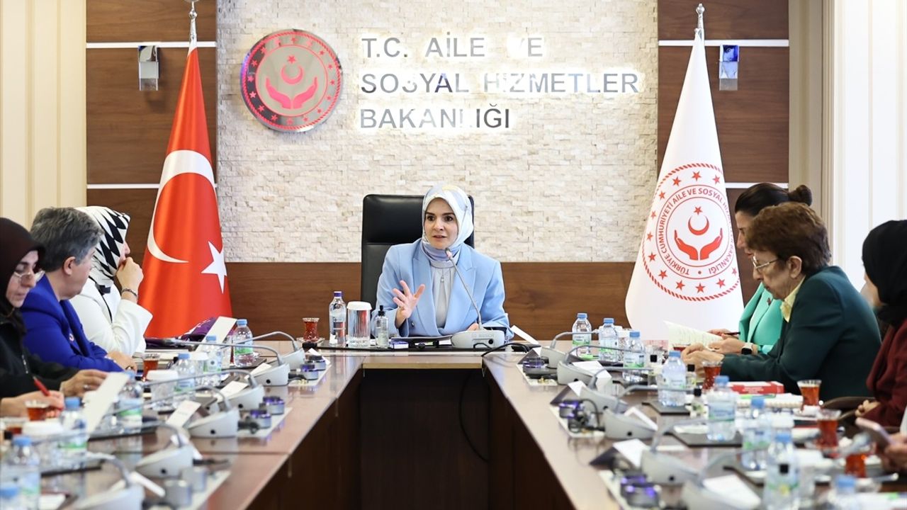 Aile ve Sosyal Hizmetler Bakanı Göktaş, Kadına Yönelik Şiddetle Mücadele İçin STK Temsilcileriyle Bir Araya Geldi