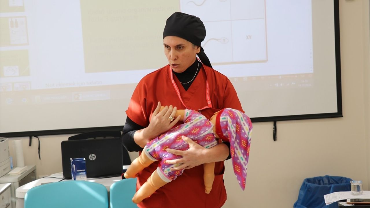 Amasya'da Gebe Okulu, Anne Adaylarını Doğuma Hazırlıyor