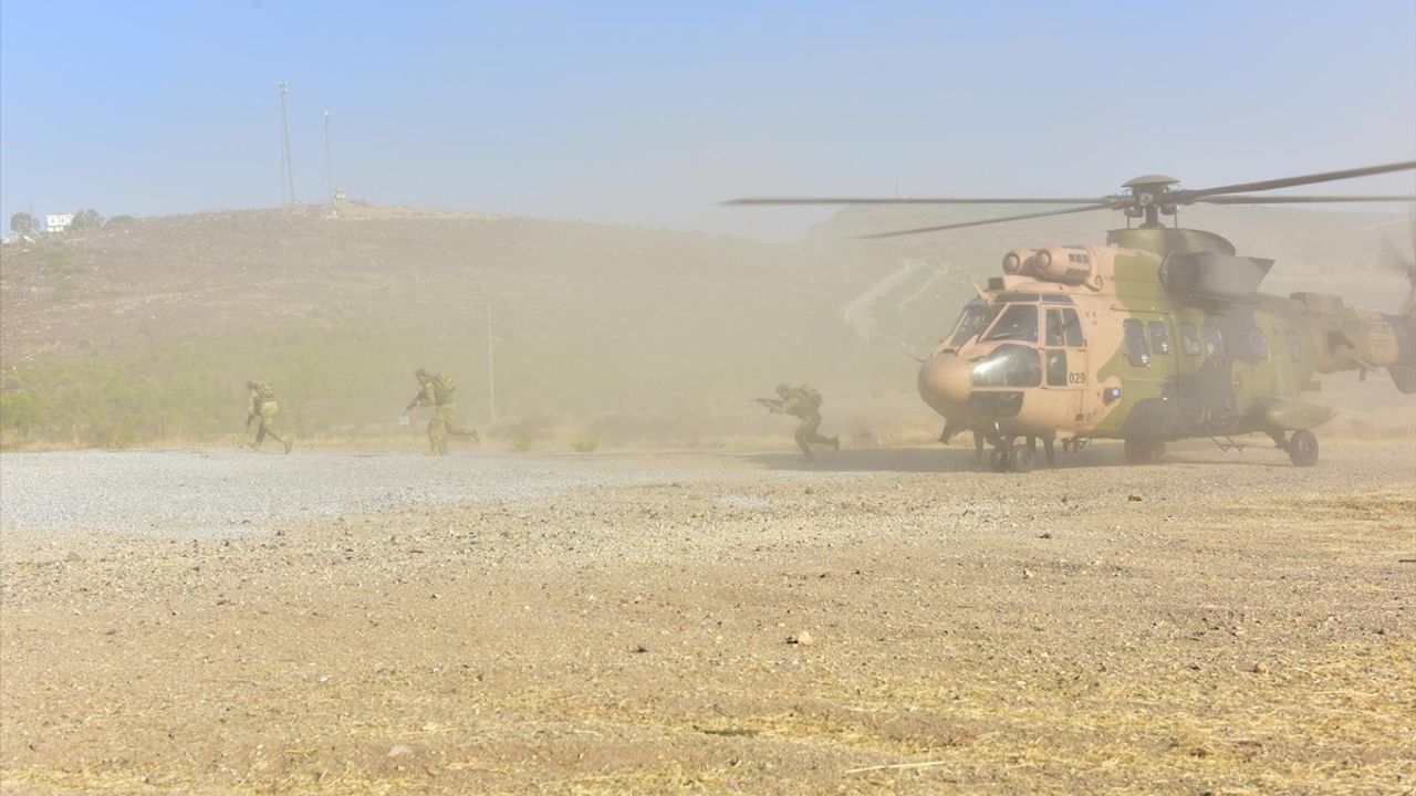 Amfibi Deniz Piyadeleri Helikopter ve Tank İşbirliği Eğitimini Tamamladı