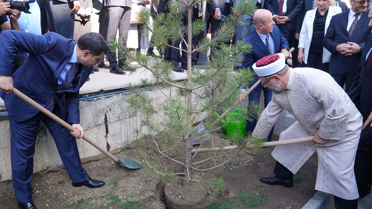 Ankara'da Fidan Gençlik Merkezi Açıldı