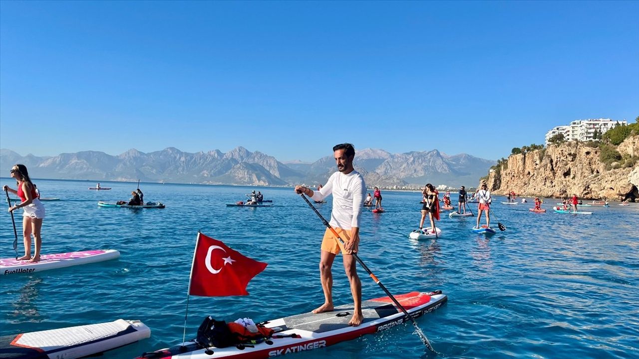 Antalya'da Cumhuriyet'in 101. Yılı Kutlamaları Denizde Gerçekleşti