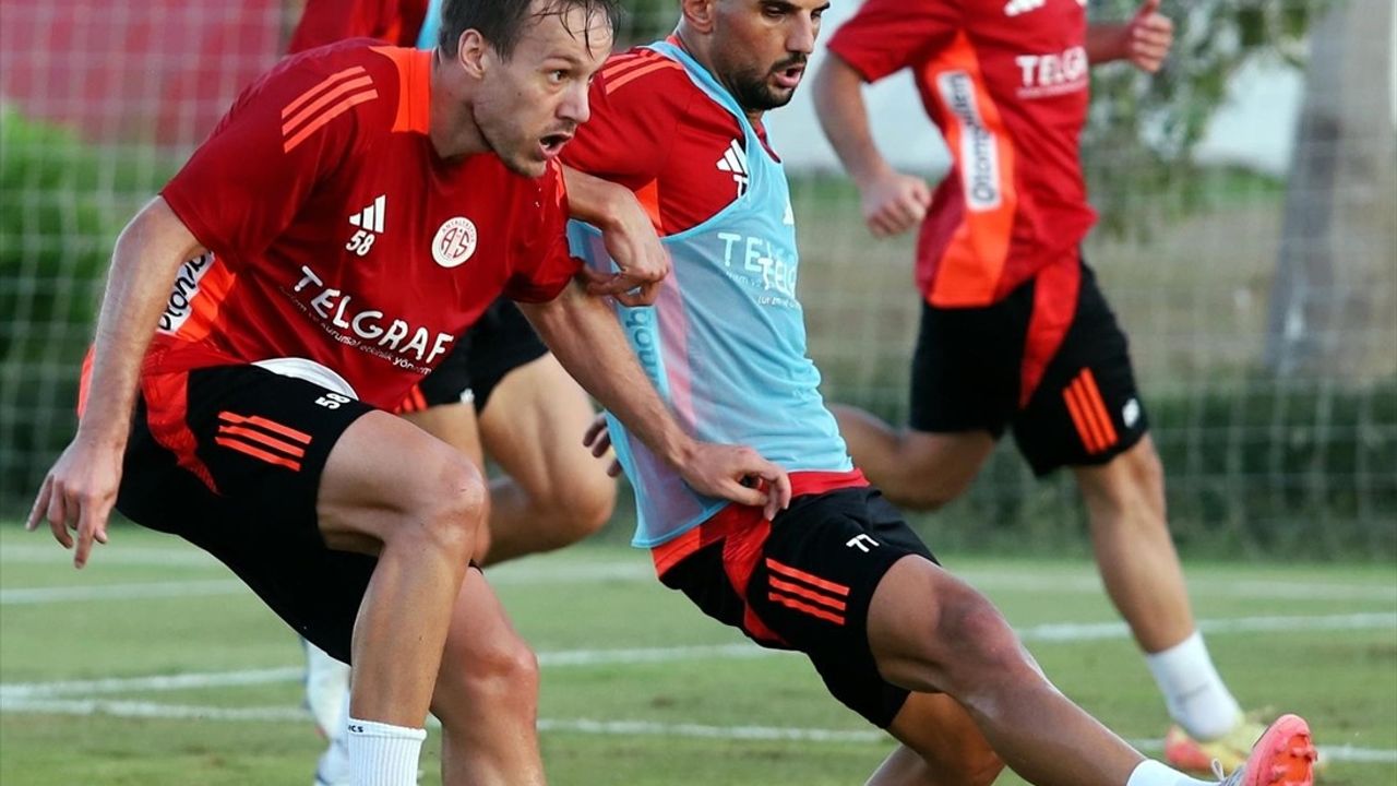 Antalyaspor, Çift İdmanla Hazırlıklarına Devam Ediyor