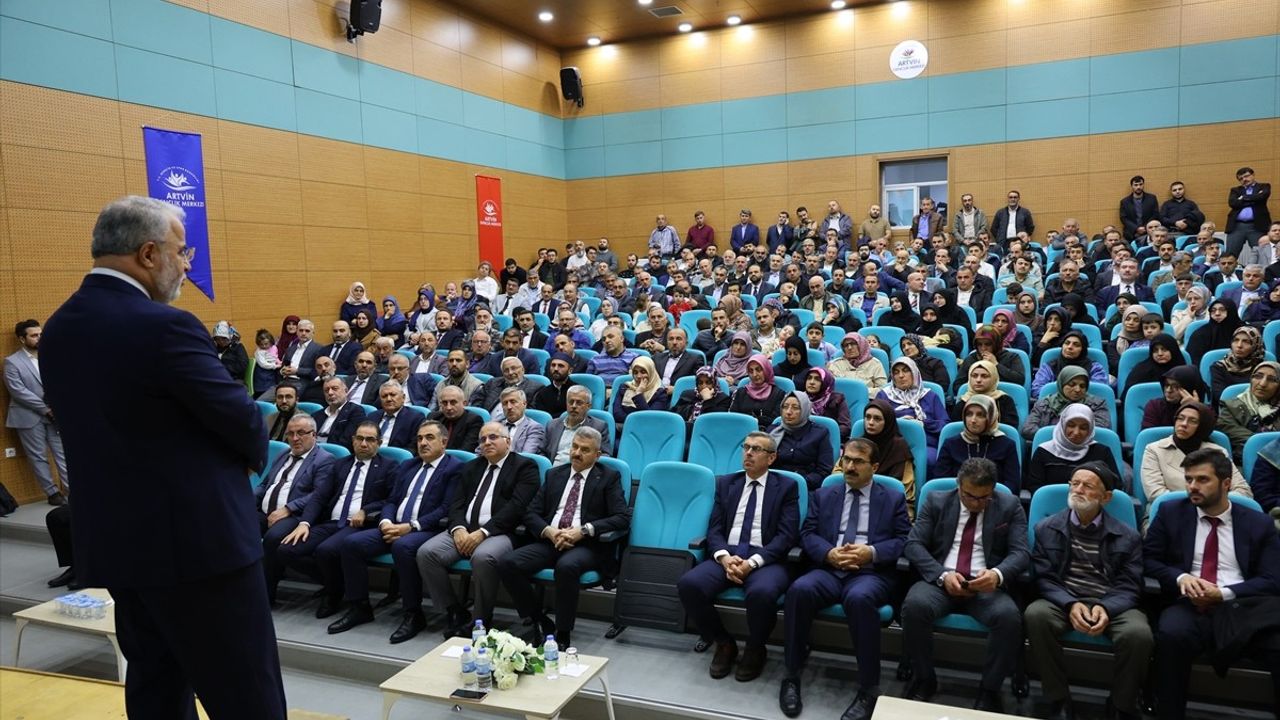 Artvin'de Ailede Sorumluluk Bilinci Konferansı Düzenlendi