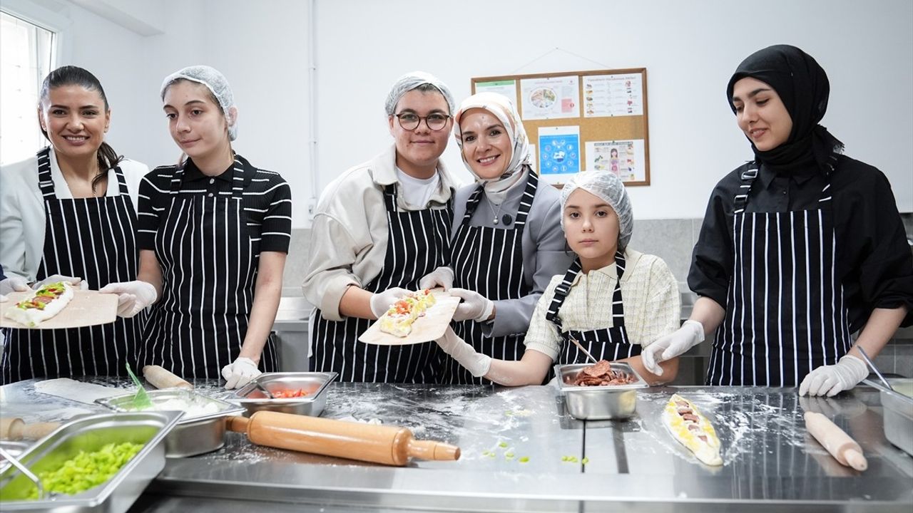 Bakan Göktaş, Kasımpaşa Oya Kayacık Çocuk Evleri'nde Gastronomi Atölyesi Açılışını Gerçekleştirdi