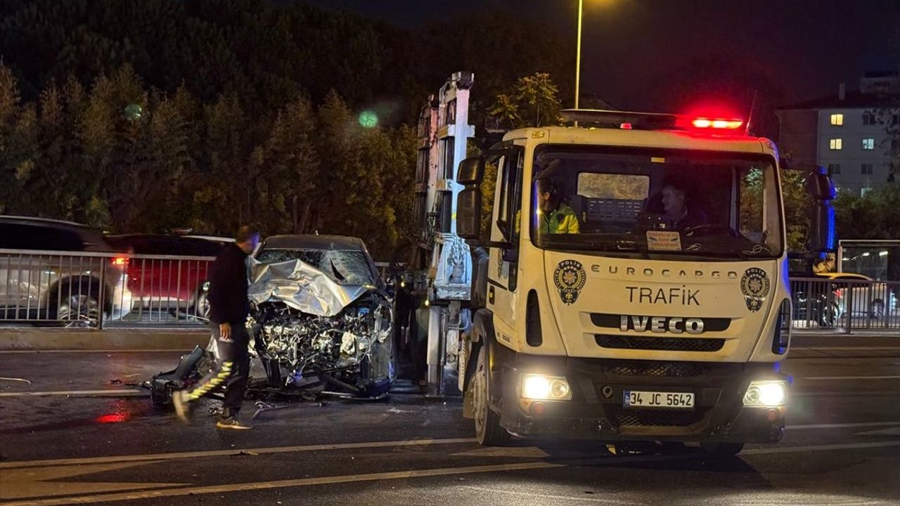 Bakırköy'de Trafik Kazası: 4 Yaralı