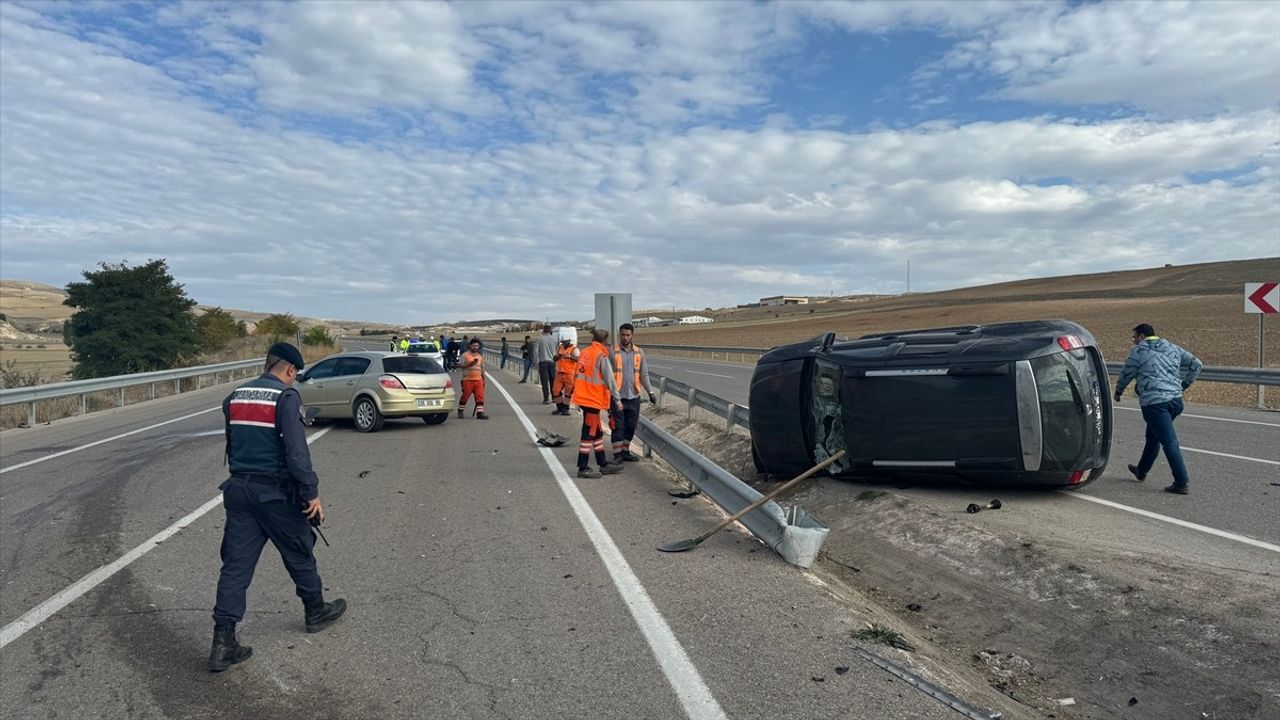 Bayburt'ta Trafik Kazası: 2 Yaralı