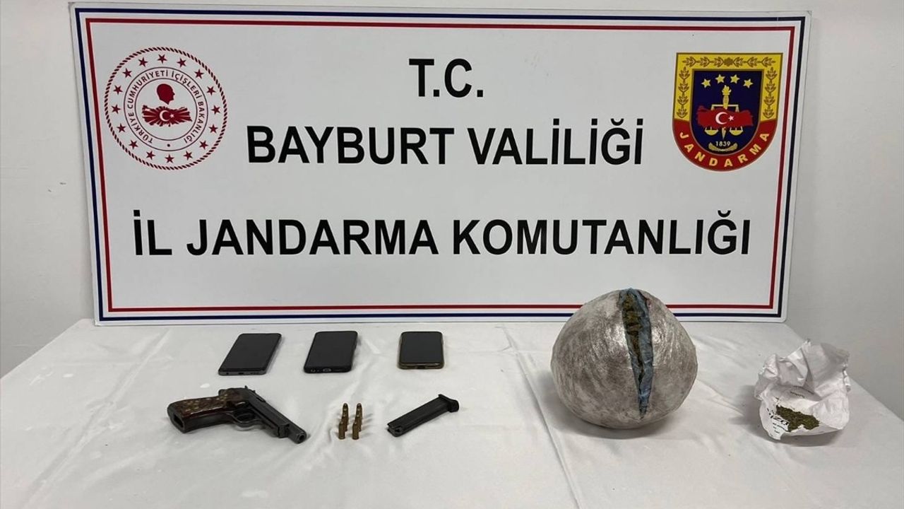 Bayburt'ta Uyuşturucu Operasyonunda Üç Kişi Tutuklandı