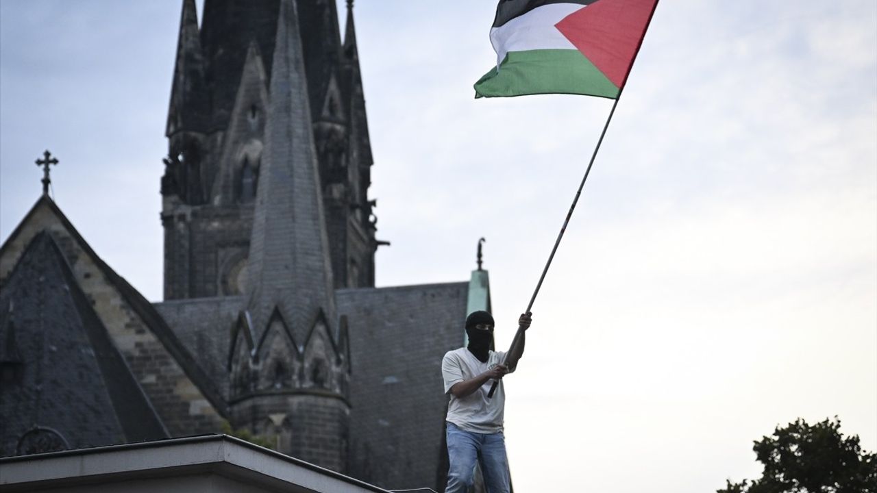 Berlin'de Filistin Destek Gösterisine Polis Müdahalesi